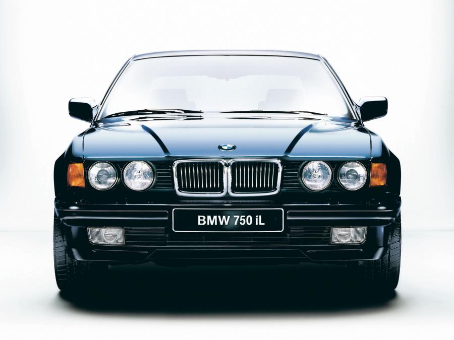  BMW 750iL 1987 года  (фото 14 из 18)